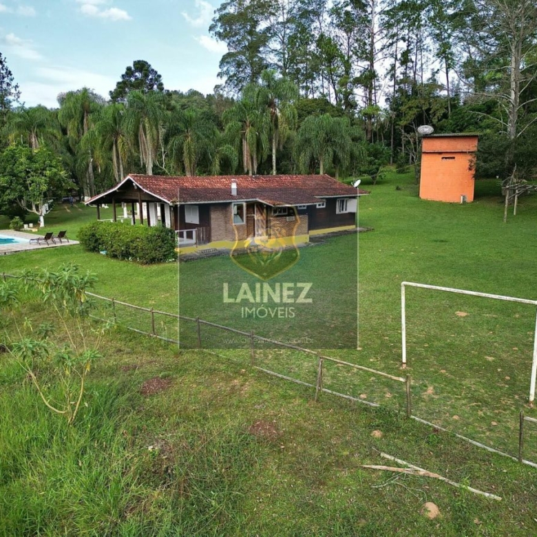 Viva a Natureza com Lazer Total: Piscina, Lago e Mais em Juquitiba!
