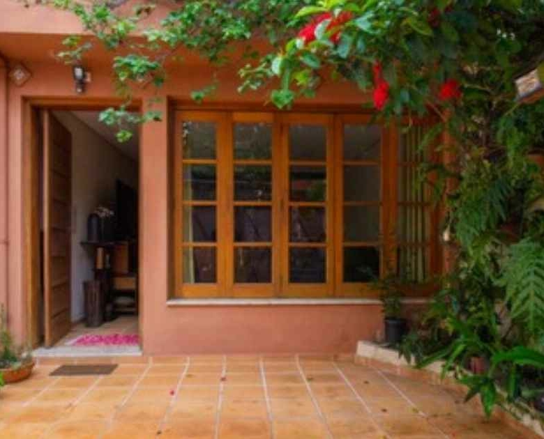 Residência exclusiva no Ipiranga 🌆, 120 m², 2 quartos (1 suíte), piscina 🏊 e varanda 🌄. Conforto e sofisticação por R$ 1.640.000!